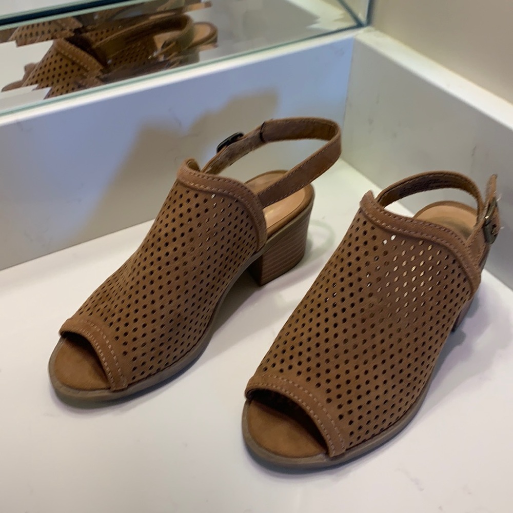Girls heeled shoes
